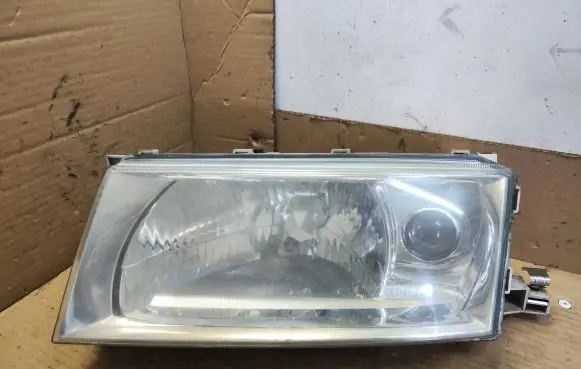 Skoda Octavia Mk1 (1U) Headlight/headlamp 1U1941015L