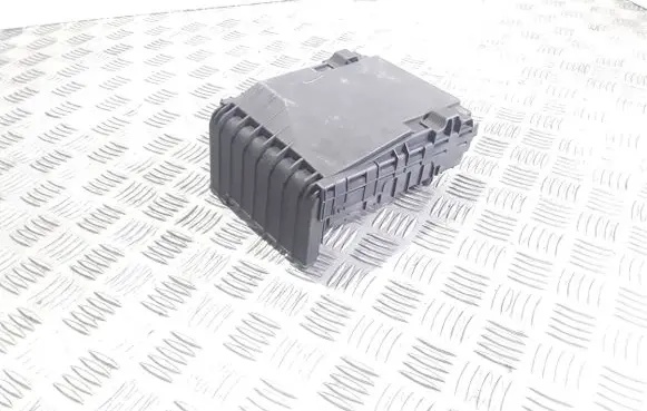 Volkswagen Golf Plus Fuse module 1K0937124K 1K0937132F