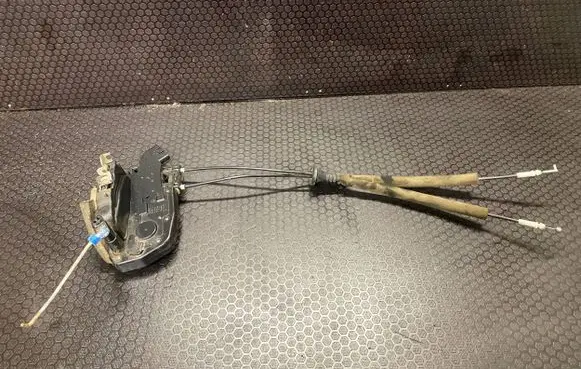 Nissan X-Trail T31 Front door lock