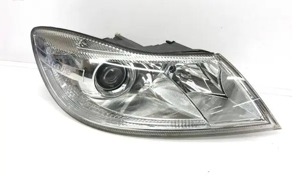 Skoda Octavia Mk2 (1Z) Headlight/headlamp 1Z1941018S 24705214000040 1EL24705214