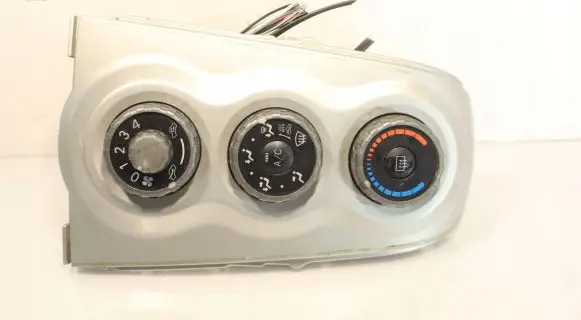 Toyota Yaris Interior fan control switch 