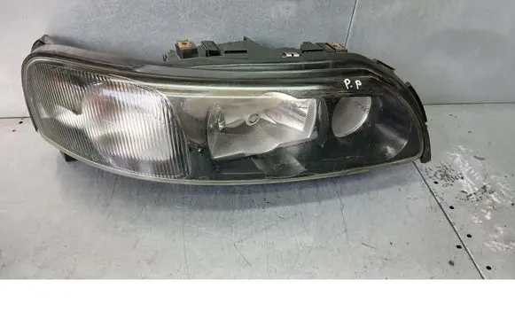Volvo V70 Front reflector 89008798