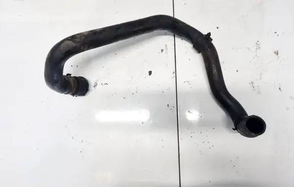 Volkswagen PASSAT B6 Engine coolant pipe/hose