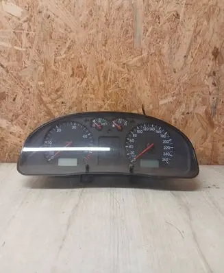 Volkswagen PASSAT B5.5 Speedometer (instrument cluster) 110008960 3B0920802A