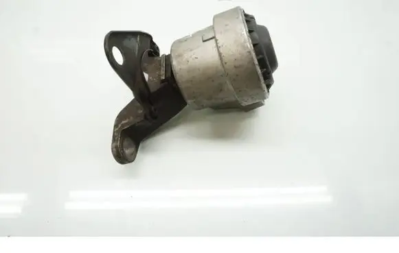Ford Mondeo MK IV Engine mount bracket
