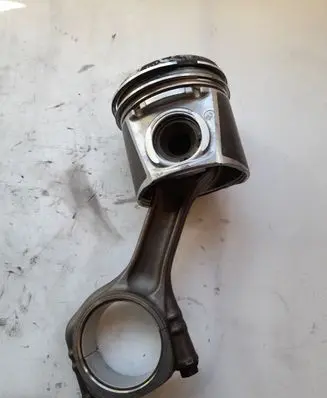 Iveco Daily 4th gen Piston 504113130 2995580