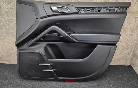 Porsche Cayenne (92A) Front door card panel trim 7P5867012C