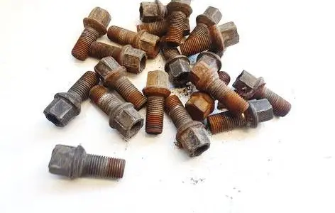 Volkswagen Jetta V Nuts/bolts 