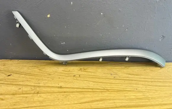 Suzuki Grand Vitara II Dashboard glove box trim 7386165J0