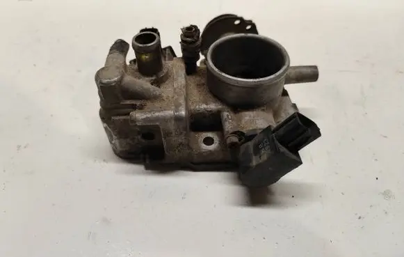 Mazda 323 F Throttle valve