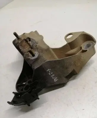 Volkswagen PASSAT B5.5 Engine mounting bracket 4B0199352B