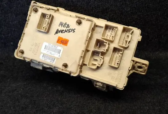 Toyota Avensis T250 Fuse box set 8264105040A