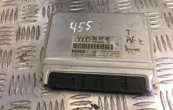 Volkswagen PASSAT B5.5 Engine control unit/module 3B0907401 455