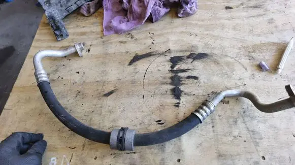 Citroen C4 II Picasso Air conditioning (A/C) pipe/hose 9806581680