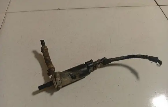 Opel Astra H Headlight washer pump 13157637