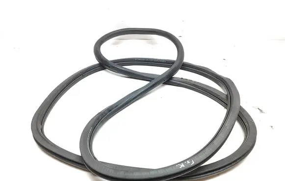 Rear door rubber seal (on body)