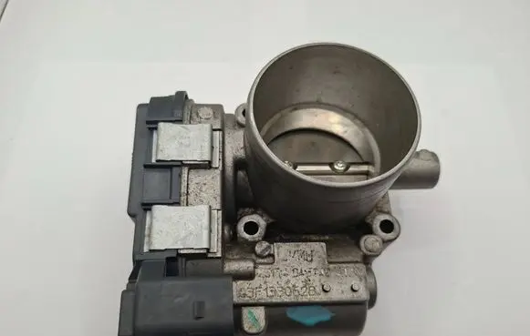 Volkswagen Golf VII Throttle valve 03F133062B