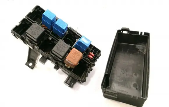 Nissan Navara Fuse box set 63564198 61128C 4RA007813