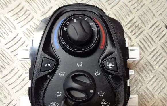 Peugeot 108 Climate control unit 55900YV030