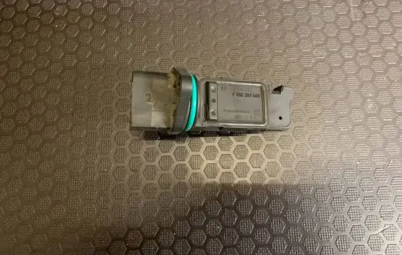 Audi A3 S3 8L Mass air flow meter F00C2G2055 3852520