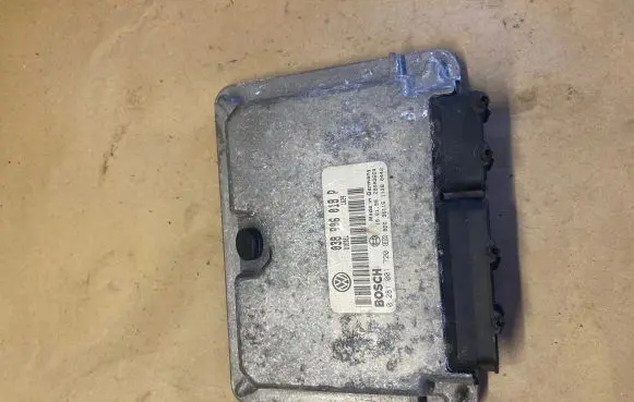 Volkswagen PASSAT B5.5 Engine control unit/module 038906018P 28SA3664 0281001720
