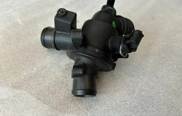 Thermostat/thermostat housing