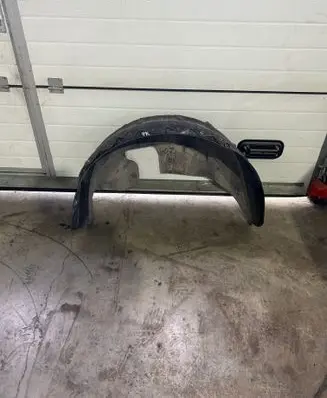 Rear arch fender liner splash guards