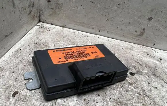 Hyundai Santa Fe Transfer box differential control unit 9544739520