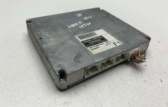 Toyota Corolla Verso E121 Engine control unit/module 1758006463 896610F010 MB1758006463