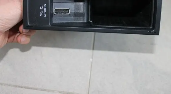 Volkswagen Golf VI USB socket connector 5N0035341E