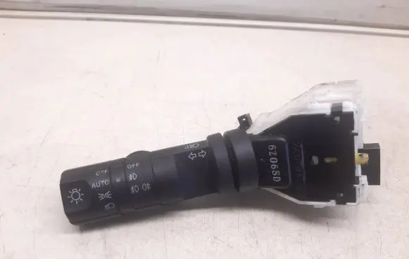 Nissan Navara D40 Indicator stalk 6Z06SD 3084559