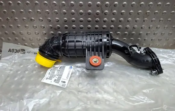 Fiat 500L Turbo air intake inlet pipe/hose S26336006 52151672 68517841AA