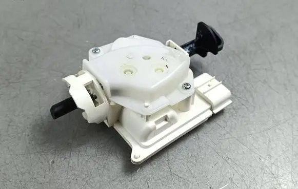 Mitsubishi Outlander Fuel tank cap lock 