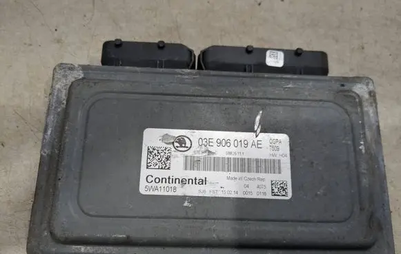 Skoda Fabia Mk2 (5J) Engine control unit/module 03E906019AE 5WA11018 03E906019C