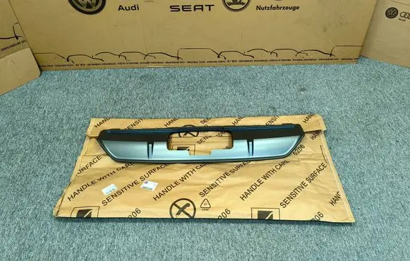 Audi Q8 Rear bumper trim bar molding 4M8807482B 4M8807482B1RR 4M8807941E