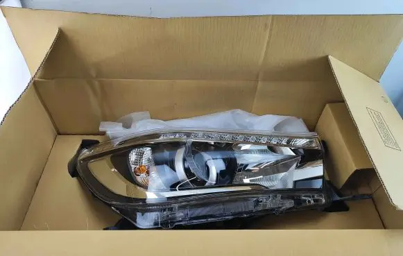 Toyota Hilux (AN120, AN130) Headlight/headlamp 811100k732