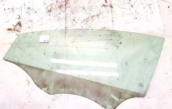 Seat Leon (1P) Front door window glass four-door