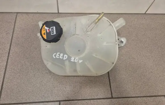 KIA Ceed Coolant expansion tank/reservoir 25430F2400