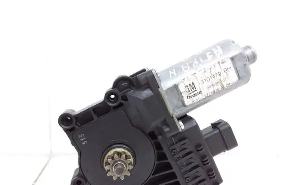 Opel Astra H Front door window regulator motor 13101479RH
