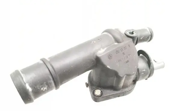 Volkswagen Touran I Engine coolant pipe/hose 03G121132B