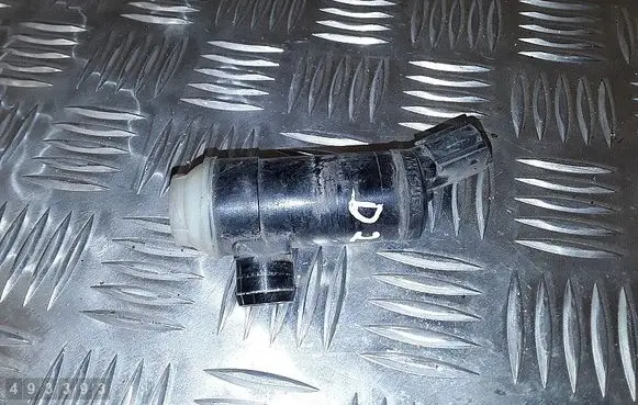 Subaru Legacy Windscreen/windshield washer pump