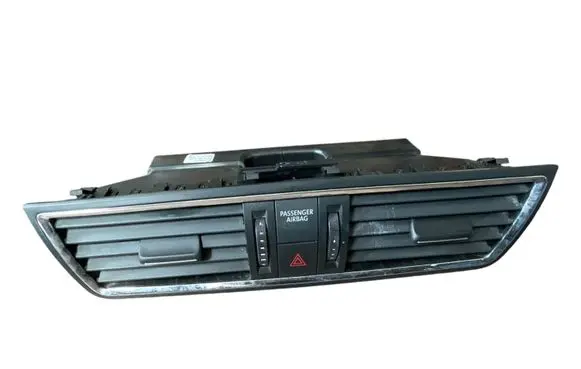 Seat Toledo IV (NH) Dash center air vent grill 5JA820951B 0858100001