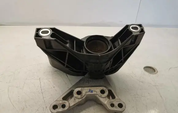 Peugeot 308 Engine mount bracket EB2PT