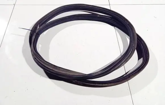 Ford Ka Rubber seal front coupe door 