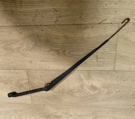 Nissan X-Trail T30 Front wiper blade arm B46LD