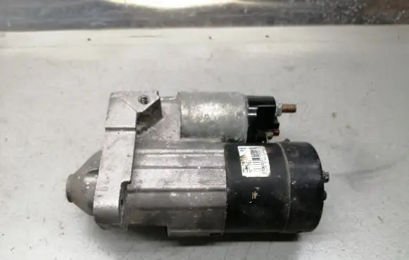 Renault Megane II Starter motor M0T91581