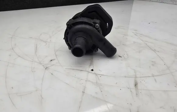 Volkswagen Crafter Electric auxiliary coolant/water pump 3130591163 A2118350028