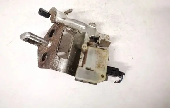 Skoda Octavia Mk2 (1Z) Rear door lock loop/hook striker 