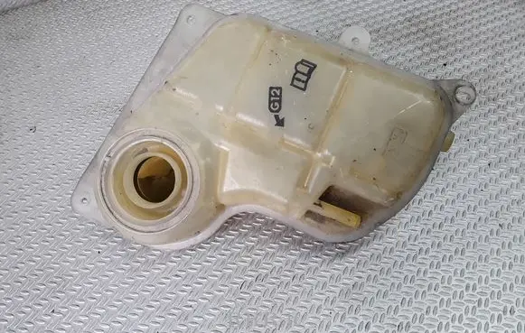 Volkswagen PASSAT B5 Coolant expansion tank/reservoir 8D0121403L