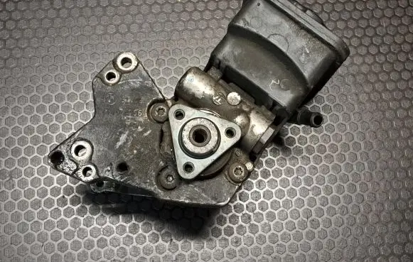 BMW X5 E53 Power steering pump 6756930 7692974510